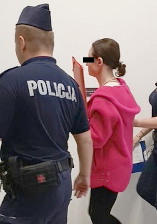 Wyrodna matka zgotowała Julce piekło. Latami wypalała jej kwasem rany na skórze!