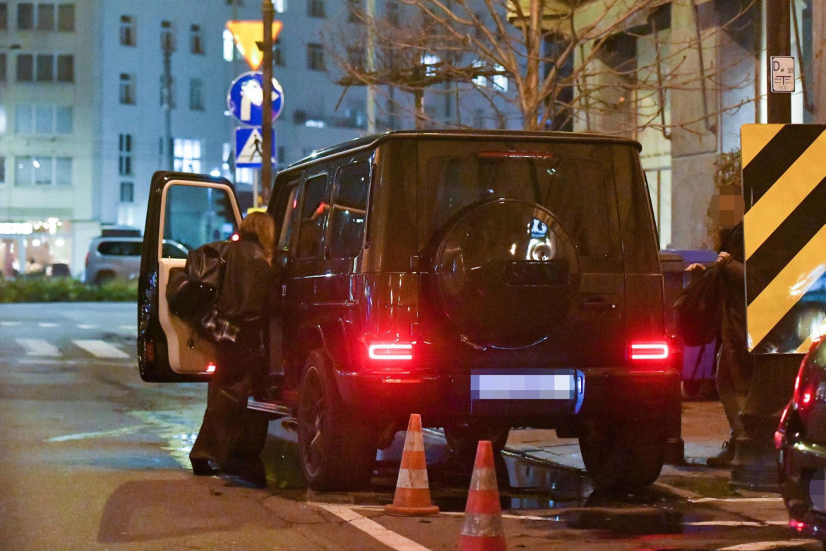 Anna Lewandowska parkuje na zakazie