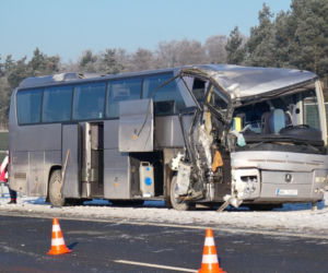 Zderzenie autokarów pod Warszawą. Jednym z nich jechały dzieci