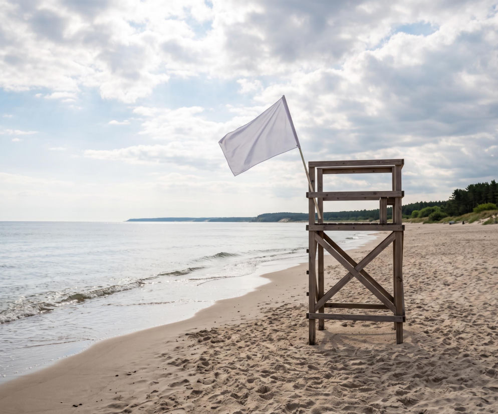 Sinice Jastarnia. Czy w Jastarni można się kąpać 06.08? Flaga, warunki pogodowe