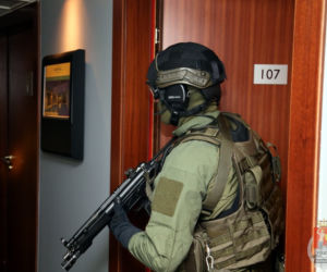 Ćwiczenia policji w hotelu Novotel Warszawa Centrum