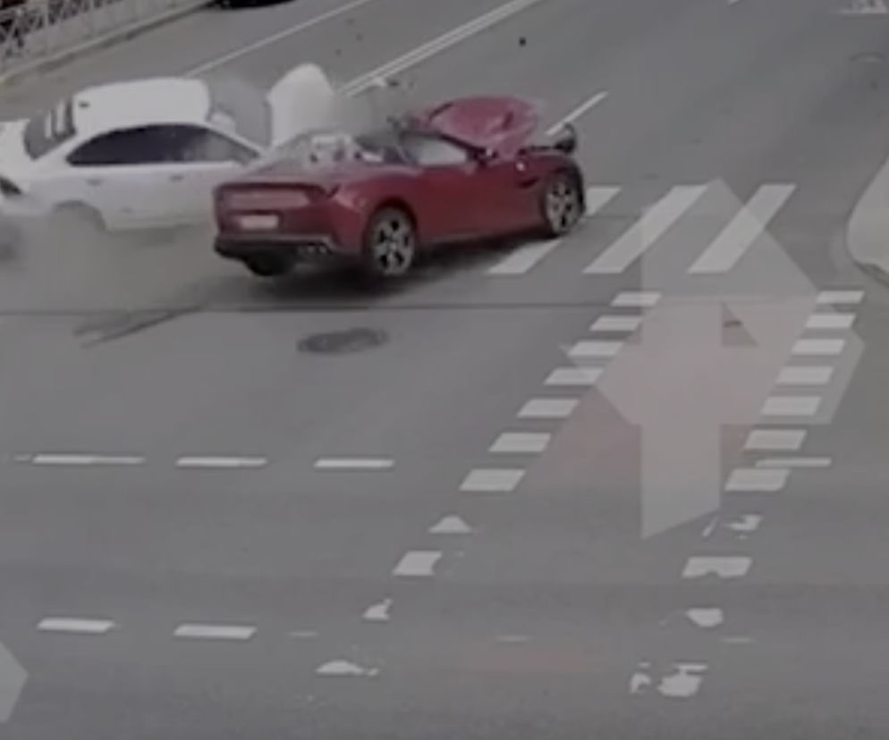 Ferrari zmiotło Volkswagena. Śmiertelny wypadek w Sankt Petersburgu