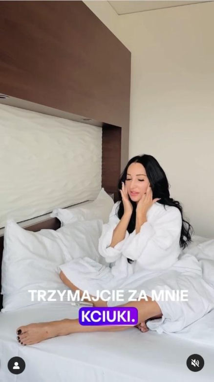 Justyna Steczkowska chwali się nagraniem z łóżka. Jej ciało zakrywa tylko szlafrok!