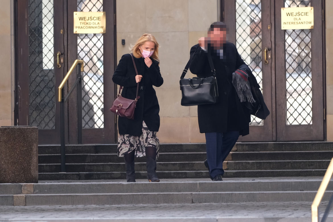 Anna Jurksztowicz opuszcza warszawski sąd