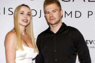 Rozanielona Marianna Schreiber na imprezie z uroczym blondynem. Trzymali się za ręce! 