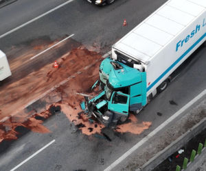 10-kilometrowy korek na A2 pod Warszawą. TIR stanął w płomieniach!
