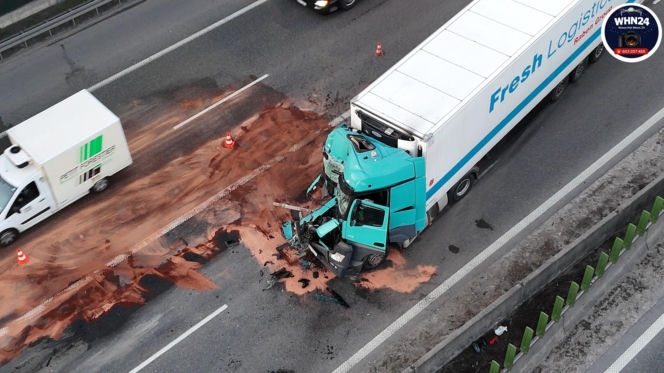 10-kilometrowy korek na A2 pod Warszawą. TIR stanął w płomieniach!