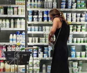Posłanka Gajewska jadła sushi i robiła paznokcie