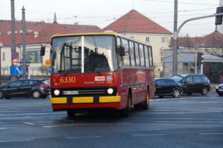 Noc Muzeów 2021 w Warszawie. Parada i wystawa zabytkowych autobusów. Wygraj wejściówkę!