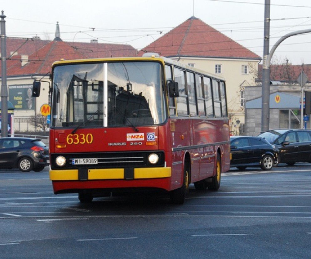 Noc Muzeów 2021 w Warszawie. Parada i wystawa zabytkowych autobusów. Wygraj wejściówkę!