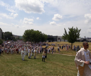 Białystok. Boże Ciało 2019. Wspólna procesja dwóch parafii: św. Jadwigi i NMP z Guadalupe
