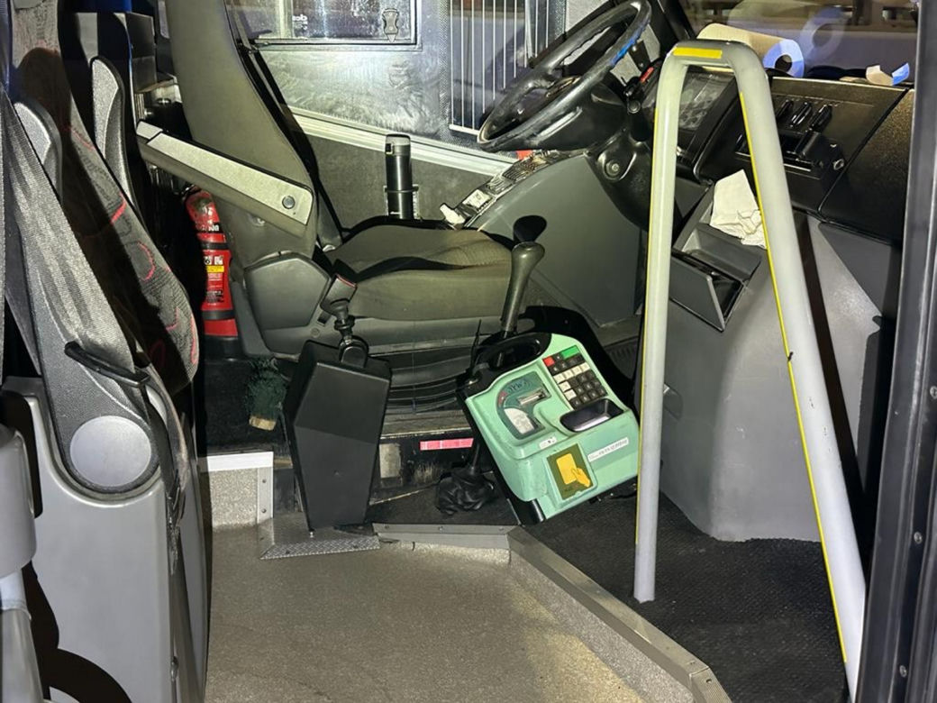 Napad na kierowcę autobusu w samym centrum Warszawy! Sprawcy w rękach policji
