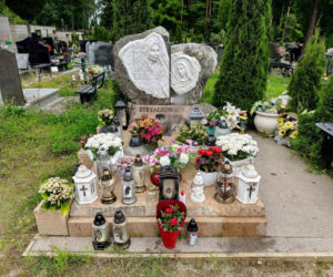 Mama 13-letniej Izy spoczęła obok swojej córki. Nigdy nie doczekała zatrzymania jej zabójcy
