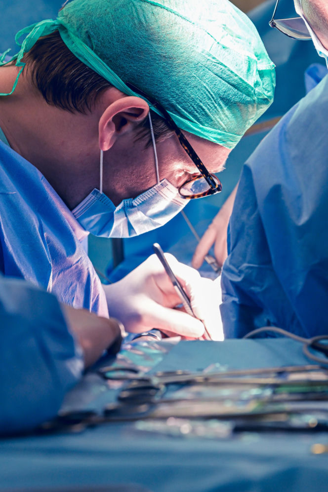 Lekarze WUM usunęli guza z wątroby poza ciałem. Pierwsza taka operacja w Polsce