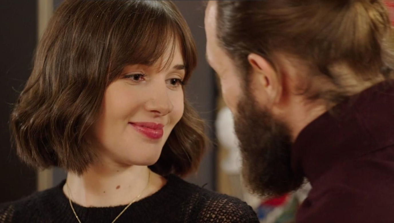 M jak miłość. Ania (Alina Szczegielniak), gangster Robert (Kamil Drężek)	