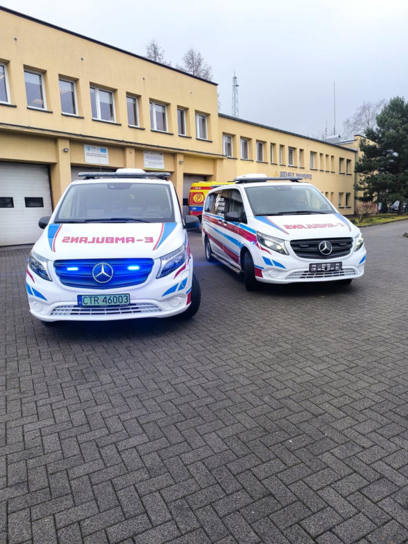 Bielskie Pogotowie Ratunkowe wzbogaciło się o dwa nowoczesne ambulanse elektryczne