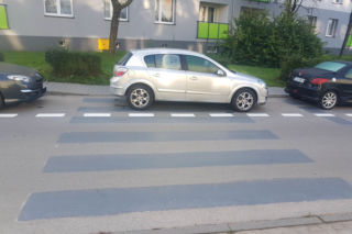 Burmistrz Miasteczka Śląskiego uważa, że piesi nie powinni mieć pierwszeństwa. Zlikwidował przejścia i zrobił dodatkowe miejsca parkingowe