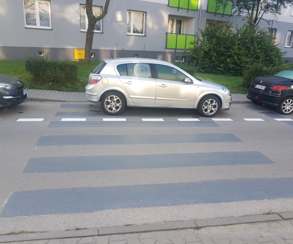 Burmistrz Miasteczka Śląskiego uważa, że piesi nie powinni mieć pierwszeństwa. Zlikwidował przejścia i zrobił dodatkowe miejsca parkingowe