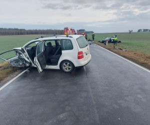 Kujawsko-pomorskie: Groźny wypadek na prostej drodze! Ranna 20-latka [ZDJĘCIA]