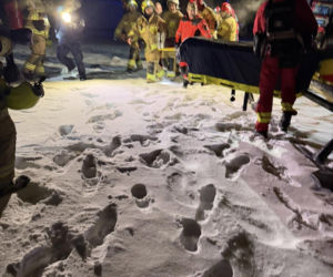 Ciągnik przygniótł mężczyznę. Dramatyczna walka o życie i akcja LPR