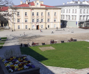 Przemyski Rynek ukwiecony na wiosnę