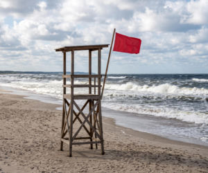Sinice Kołobrzeg. Czy w Kołobrzegu można się kąpać 18.08? Flaga, warunki pogodowe
