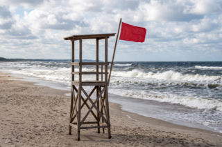 Sinice Kołobrzeg. Czy w Kołobrzegu można się kąpać 18.08? Flaga, warunki pogodowe