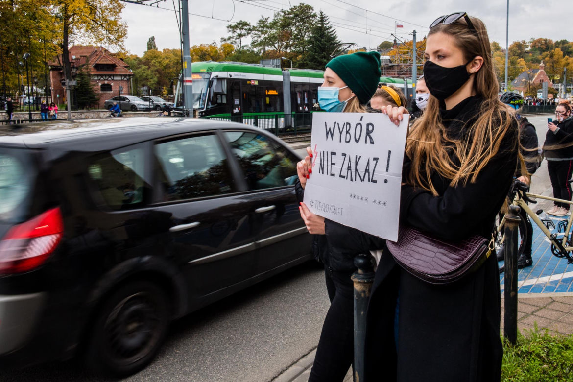 Strajk Kobiet: Protest w Gdańsku! Policja użyła gazu. 4 osoby zatrzymane [ZDJĘCIA]