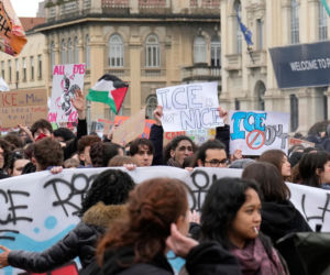 Protesty przeciwko IO w Mediolanie. Starcia z policją