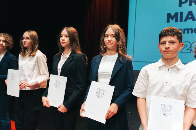 Najzdolniejsi uczniowie odebrali stypendia Prezydenta Miasta Siedlce