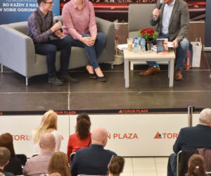 Otylia Jędrzejczak i Filip Chajzer w Toruniu. Tłumy na spotkaniu!