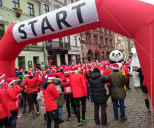 Piękny Festiwal Biegów Świętych Mikołajów Fabryki Cukierniczej Kopernik