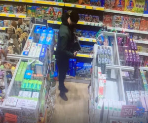 Wyniósł ze sklepu zabawki i zniknął! Policja ze Świecia prosi o pomoc [ZDJĘCIA]