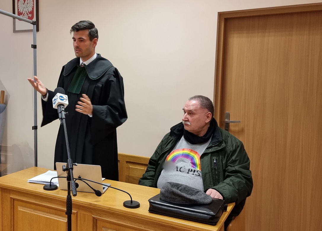 Wyrok za wulgarny napis na koszulce