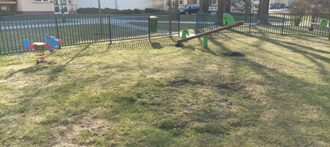 Huśtawki czy parking? Przed takim wyborem stoją mieszkańcy osiedla w Lublinie