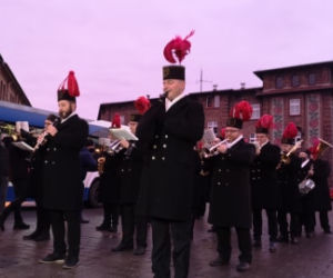 Barbórka w czasach zarazy, Górnicza orkiestra mimo pandemii obudziła mieszkańców Nikiszowca! [ZDJĘCIA]