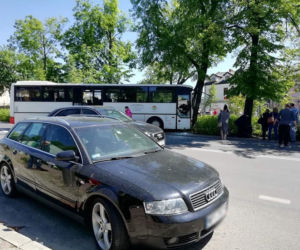 Autobus uderzył w drzewo w Górze Kalwarii