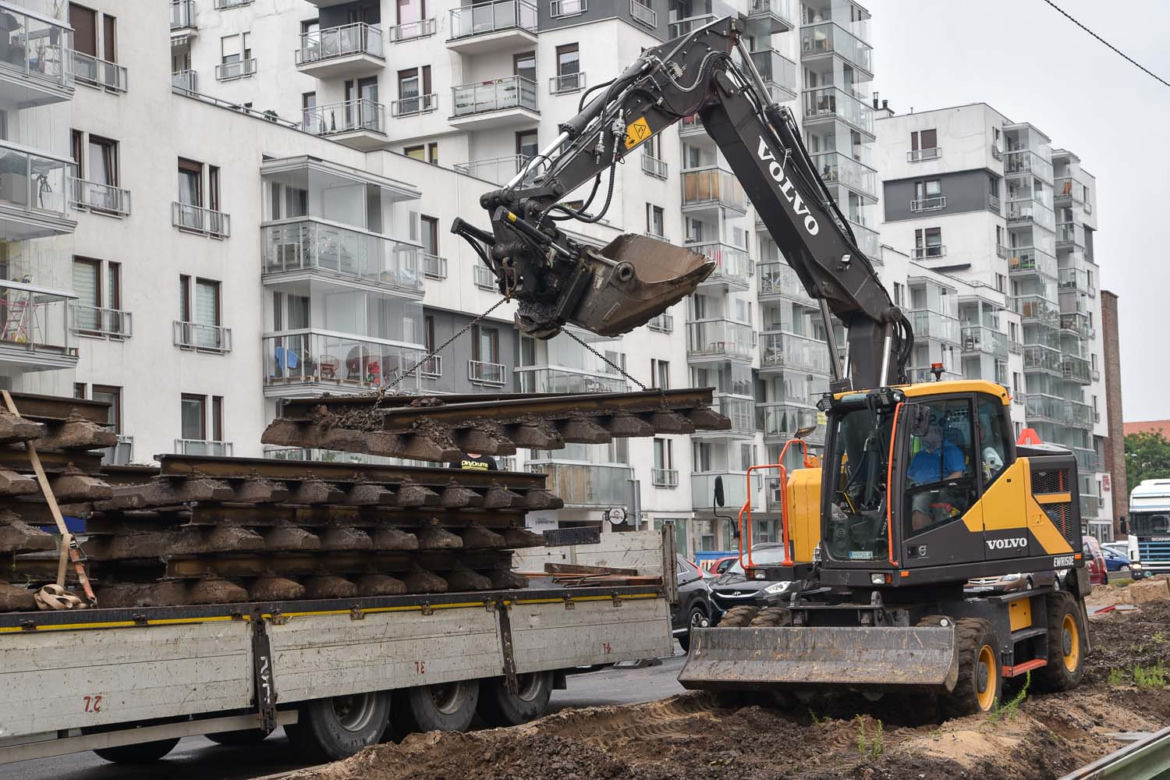 W Toruniu trwa modernizacja torowisk. Zaglądamy na plac budowy
