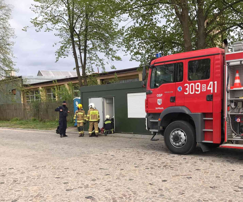 Supraśl. Mężczyzna poszedł do toalety. Postawił na nogi strażaków i policjantów