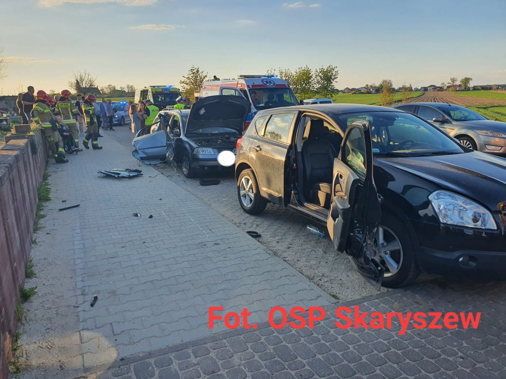 Tragedia pod Radomiem! Audi wjechało na chodniku w dwie kobiety. Jedna nie żyje [ZDJĘCIA]
