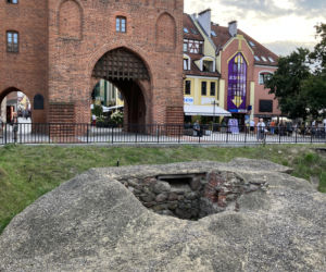 Dziura przed Wysoką Bramą w Olsztynie
