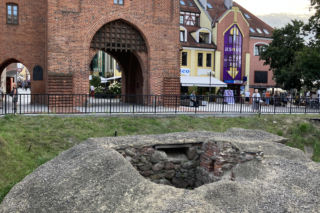 Dziura przed Wysoką Bramą w Olsztynie