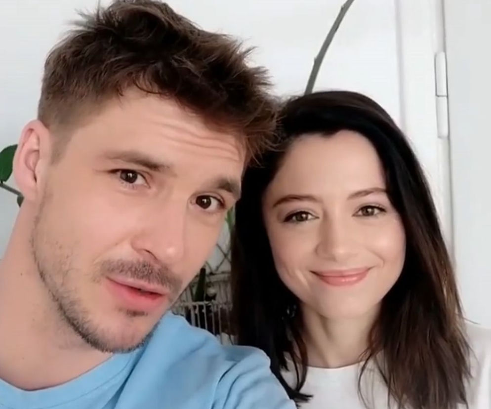 Wielkie szczęście gwiazd M jak miłość. Mikołaj Roznerski i Adriana Kalska będą mieli dziecko? Pierwszy raz się pochwalił! 