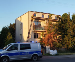 Dziecko wypadło z pierwszego piętra szeregowca przy ul. Chełmońskiego w Siedlcach