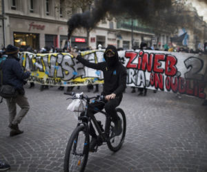 Francja płonie! Wielki atak na policję, dziesiątki rannych