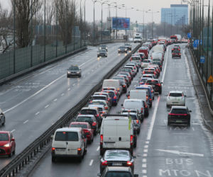 Slalom na Trasie Łazienkowskiej. Trwa remont wiaduktów