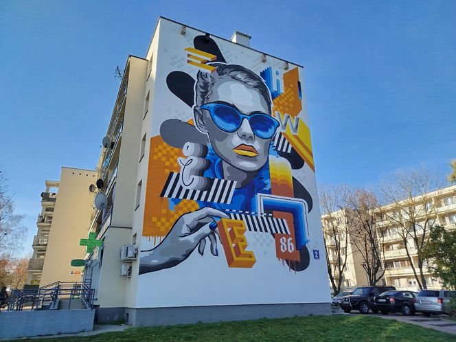 Nowy mural z kobiecą postacią na ścianie bloku przy ulicy Kaszubskiej 2 w Siedlcach. Zobacz zdjęcia!