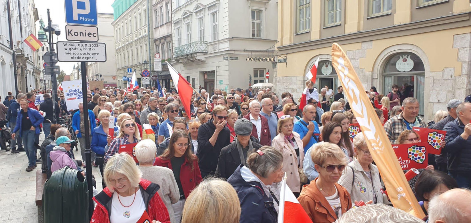Przez Kraków przeszedł marsz solidaryzujący z warszawskim Marszem Miliona Serc