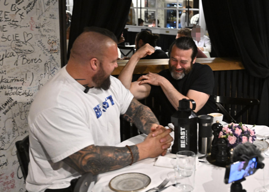 Eddie Hall zjadł przed walką z Pudzianowskim ogromnego steka. Pożre też "Pudziana"?
