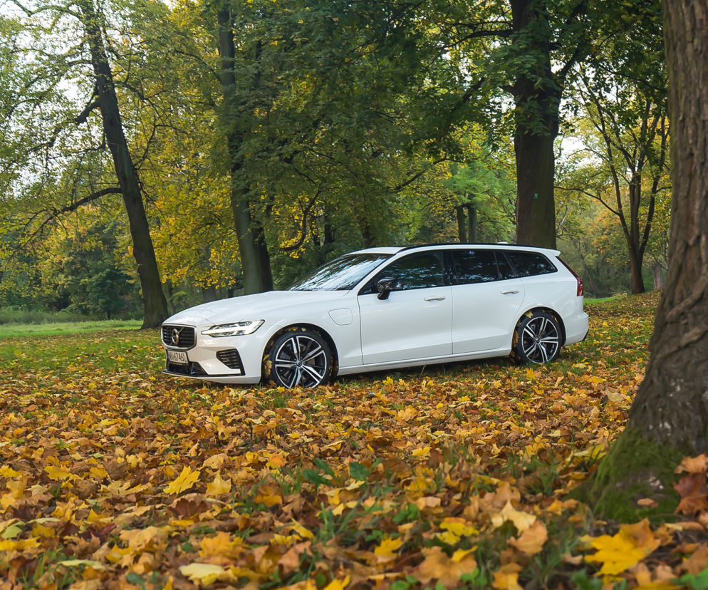 Volvo V60 T8 Twin Engine AWD R-Design AT8
